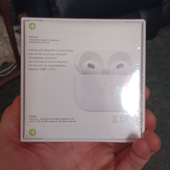 Apple airpods 3rd generation. Sealed brand new - Picture 5 of 5